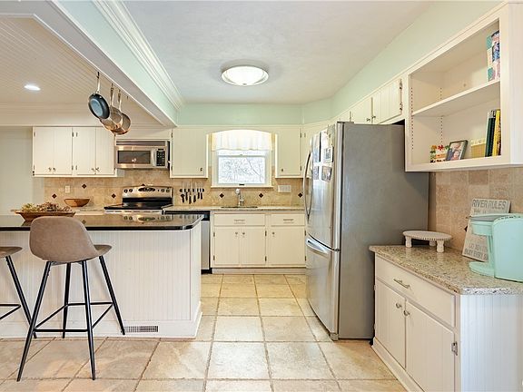 4th image of 1 Clara Rd