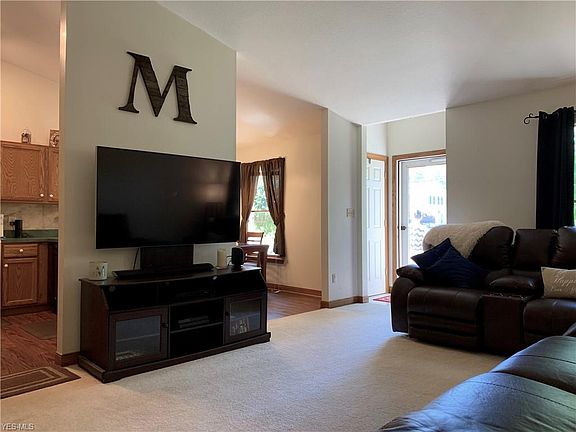 3rd image of 874 W Park Ave