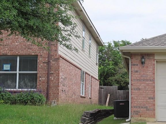 3rd image of 4817 Trail Hollow Dr