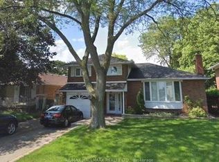122 Wyndcliff Cres, Toronto, ON M4A 2K4