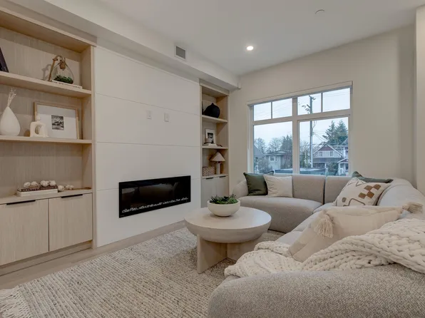 339 Keary St #7, New Westminster, BC V3L 3L2