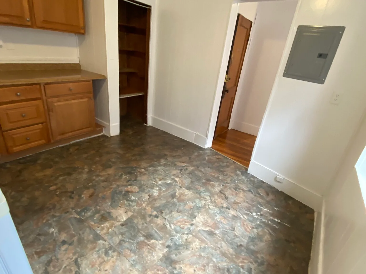 2 bed, 9999 sqft, $3,800 — Photo 4