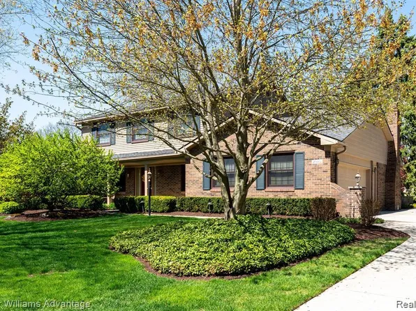 21442 Parklane St, Farmington, MI 48335