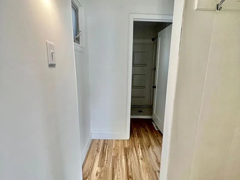 416 Henry St — Photo 17