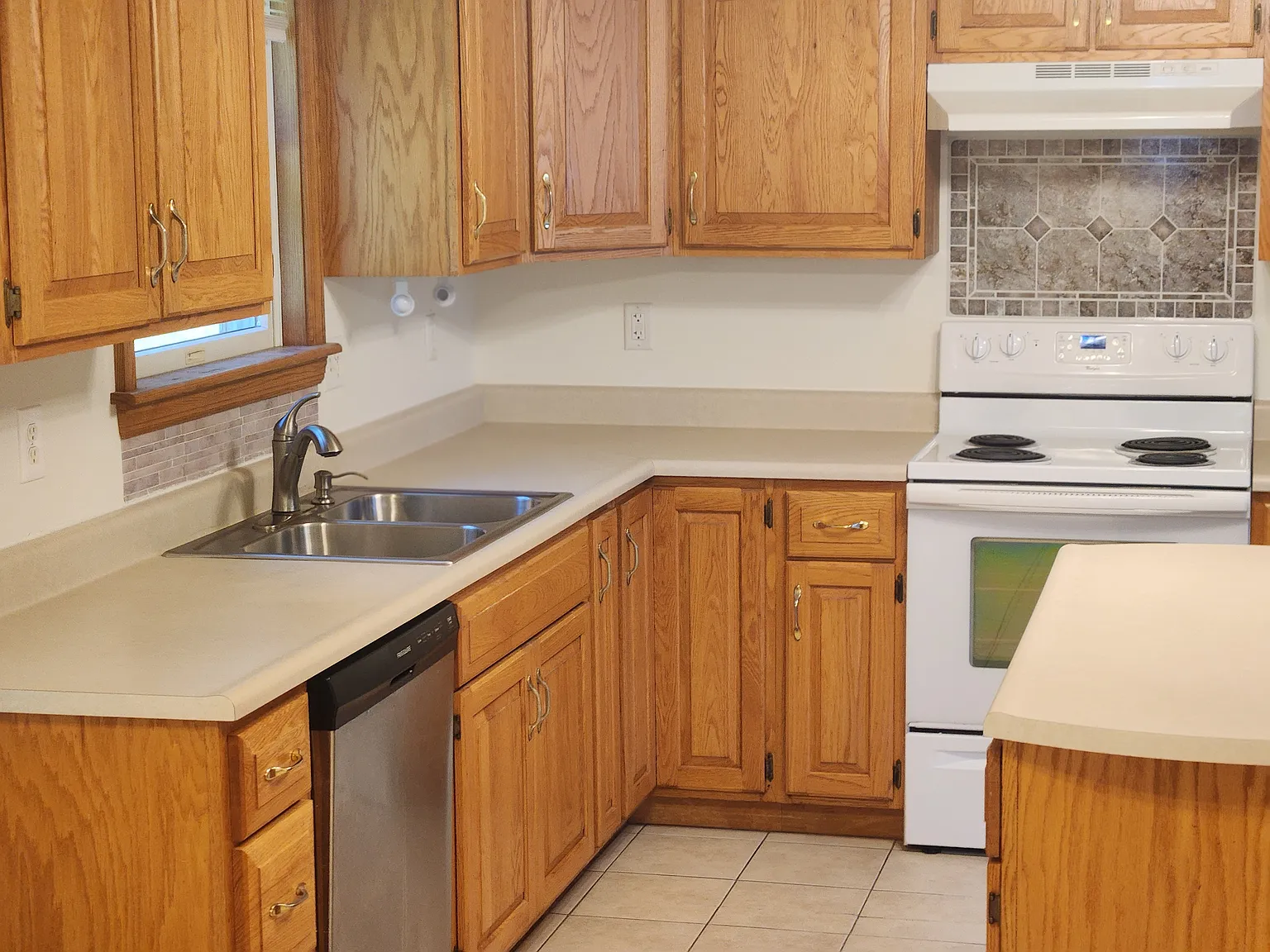 2 bed, 1.5 bath, 1200 sqft, $1,200 — Photo 4