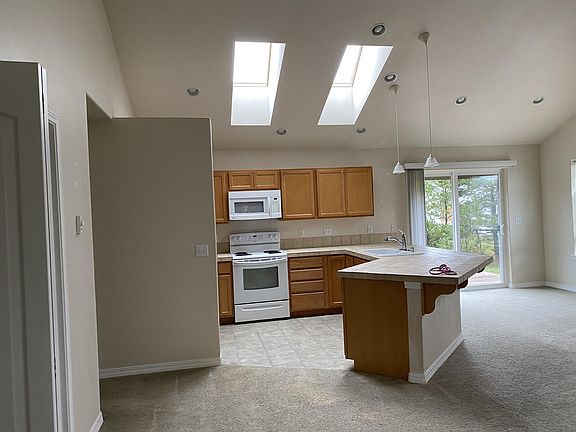 5th image of 308 Marine View Dr SW