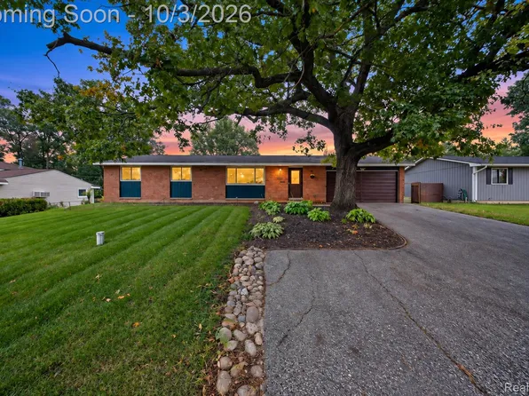 3376 S Commerce Rd, Commerce Township, MI 48390