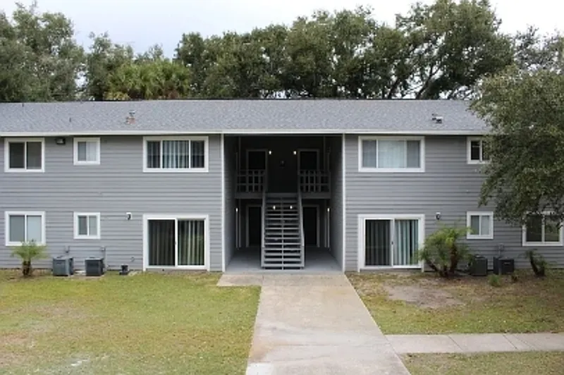 1006 E Rhodes Dr #6