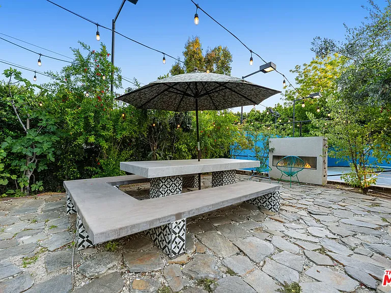 5415 Amestoy Ave — Photo 31