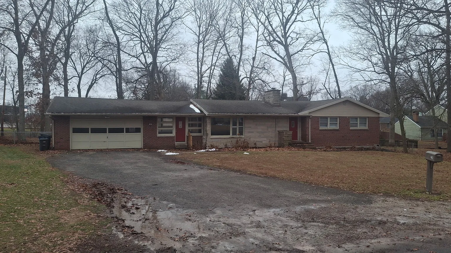 206 Oak Hill Dr photo 1
