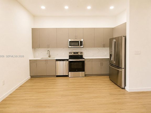 4th image of 19428 SW 125th Ave #C