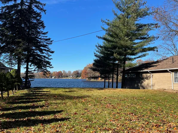 32240 Orchard Dr, Dowagiac, MI 49047