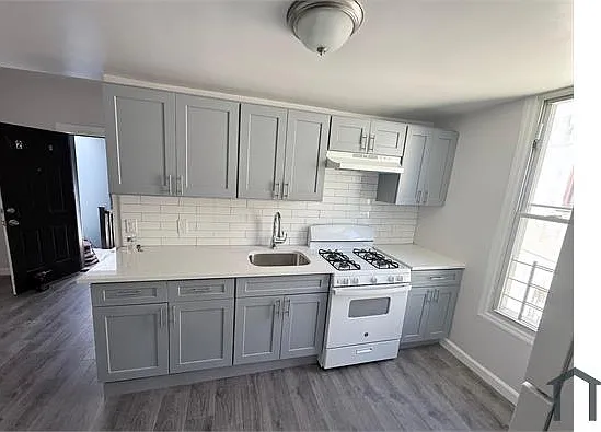 401 Montauk Ave #1L