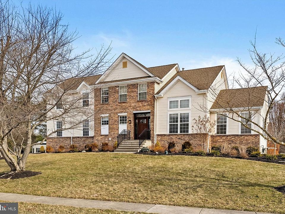 1st image of 16 Meyers Ct
