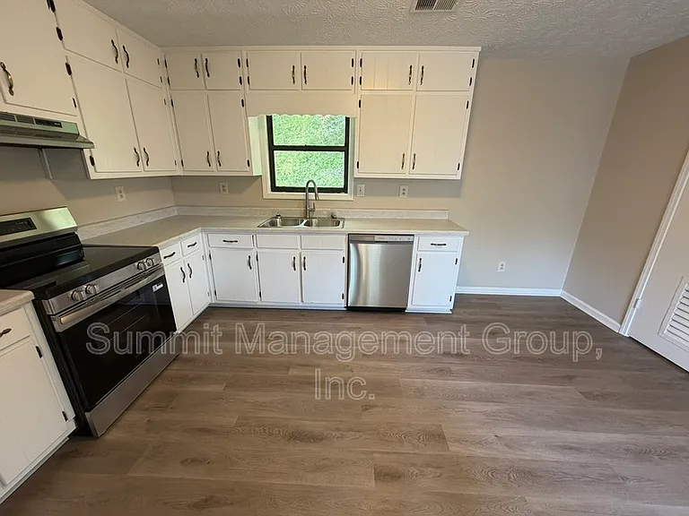 1035 Eastview Rd NE #A — Photo 8
