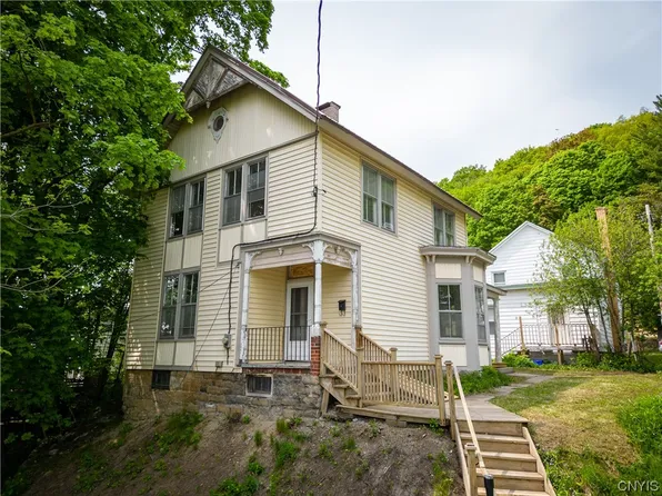 62 Salisbury St, Little Falls, NY 13365