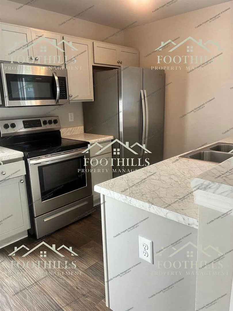 2 bed, 1.5 bath, $1,295 — Photo 4