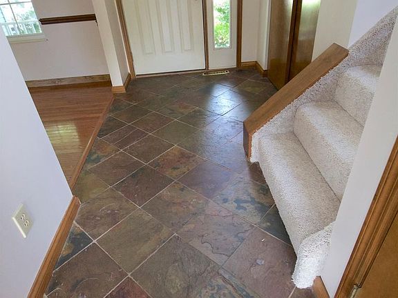 5th image of 8154 Surrey Brook Pl