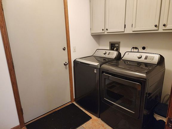 5th image of 1306 W Hill St
