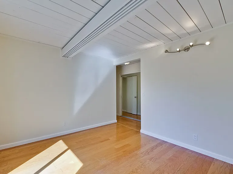 485 Emmons Dr — Photo 33