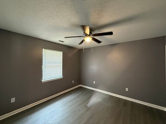 4th image of 1005 Lucy Ln