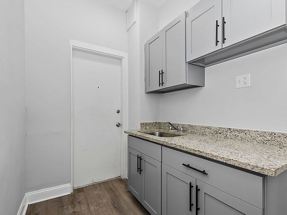 3rd image of 5019 S Drexel Blvd Unit 3B