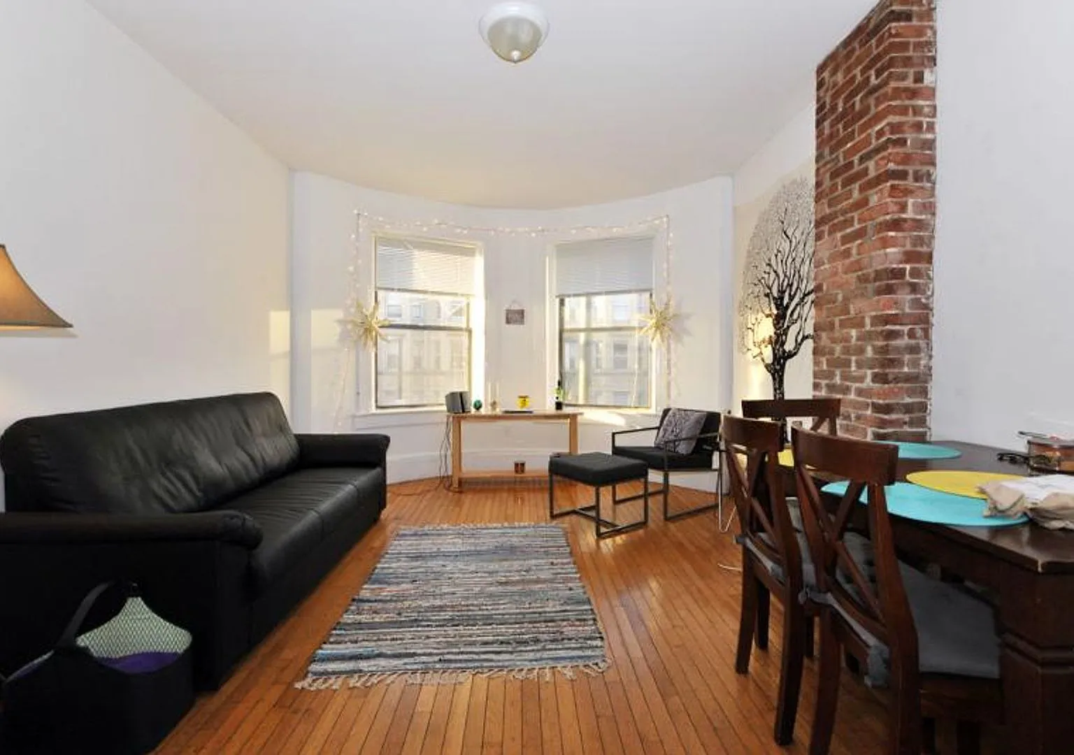 Mission Hill 4 Bed Renovated Laundry in Unit No Fee 9/1 — Photo 2