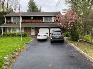 1 Hewlett Rd, Greenvale, NY 11548