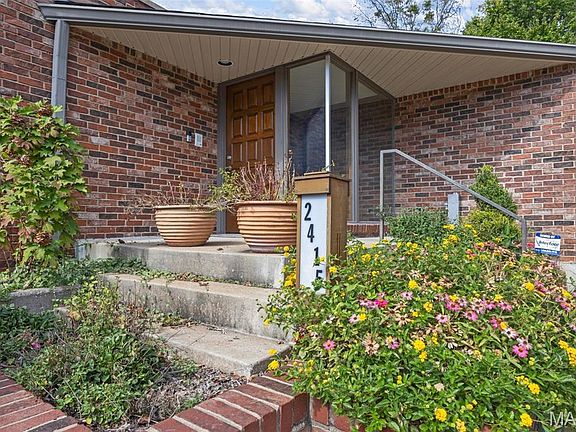 3rd image of 2415 Glen Arden Dr