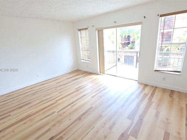 650 Tennis Club Dr APT 308