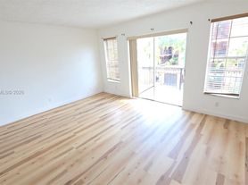 650 Tennis Club Dr, Fort Lauderdale, FL