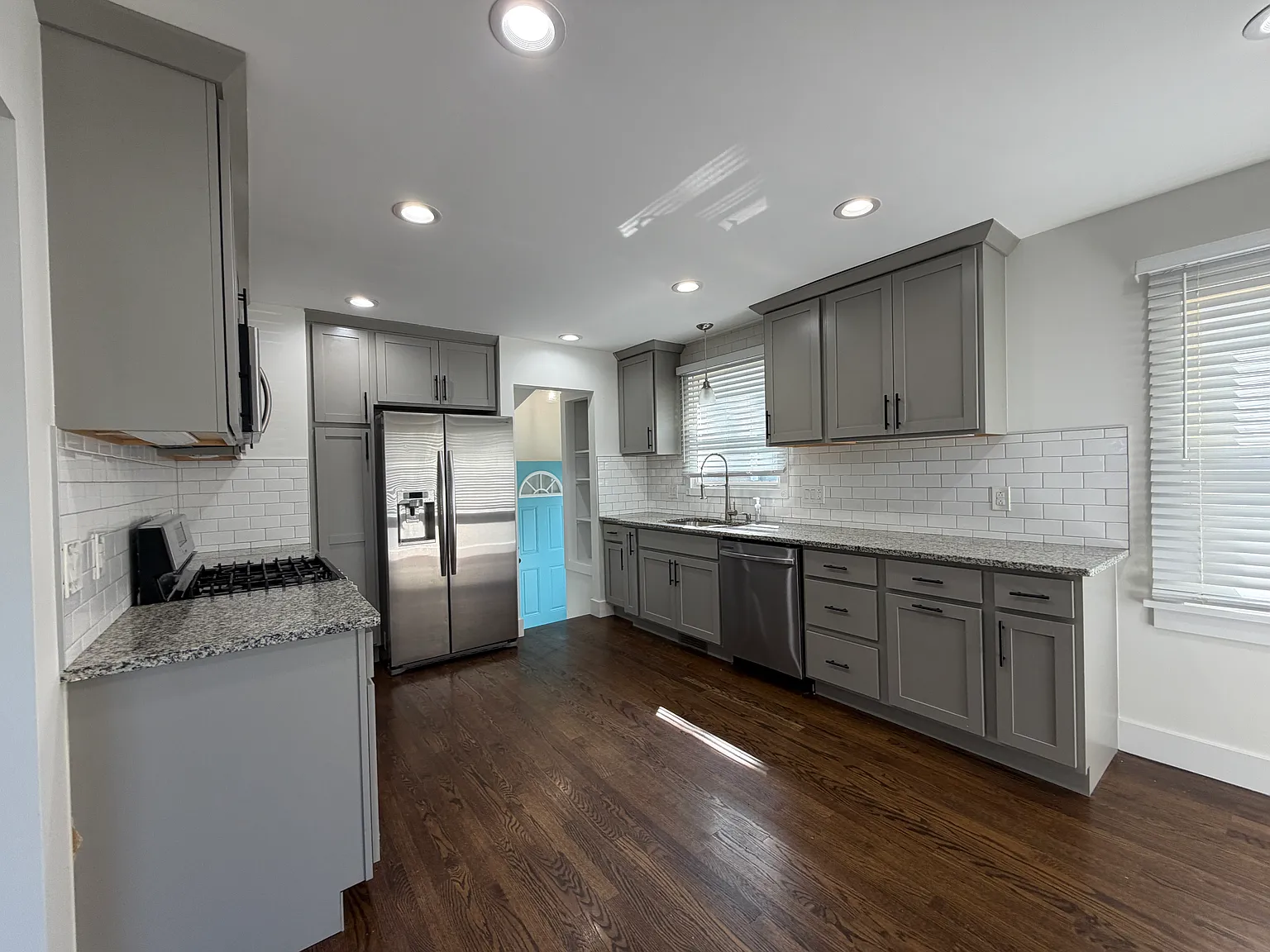 3 bed, 1085 sqft, $2,200 — Photo 3