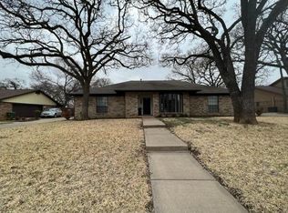 7304 Londonderry Dr, North Richland Hills, TX 76182