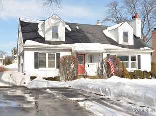 1071 Willow Rd, Winnetka, IL 60093