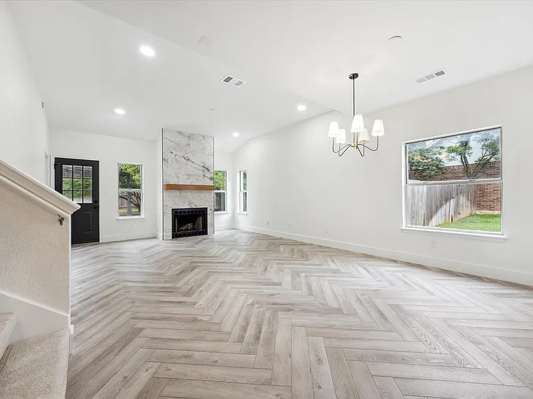 211 N Blue Ridge Pkwy — Photo 2