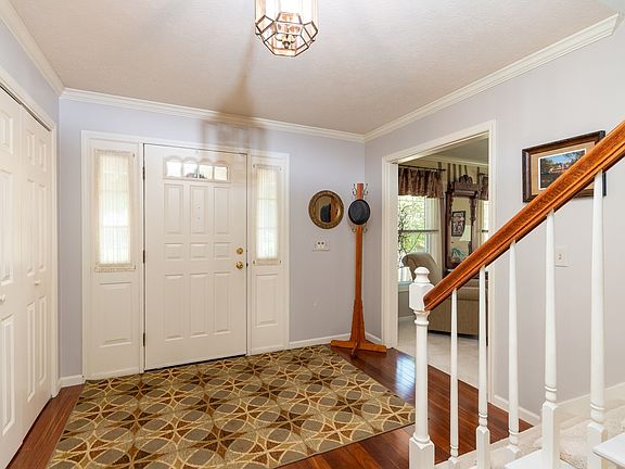 Spacious Grand Entry