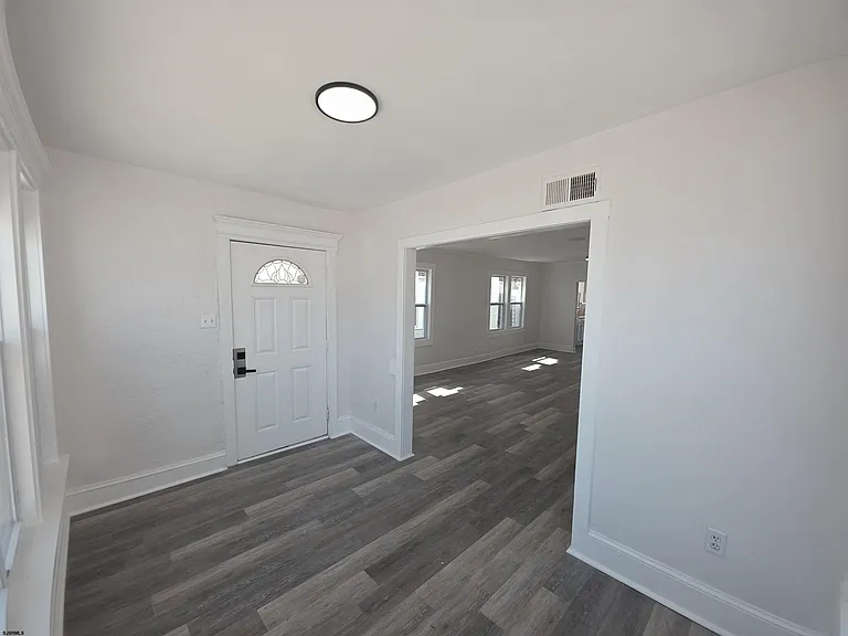 346 N Delaware Ave — Photo 4