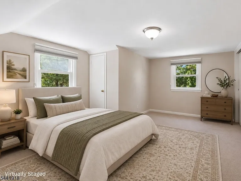124 Holmes Oval — Photo 10