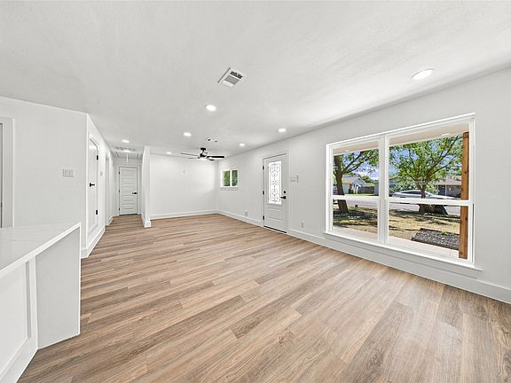 5th image of 1213 Fairdale St
