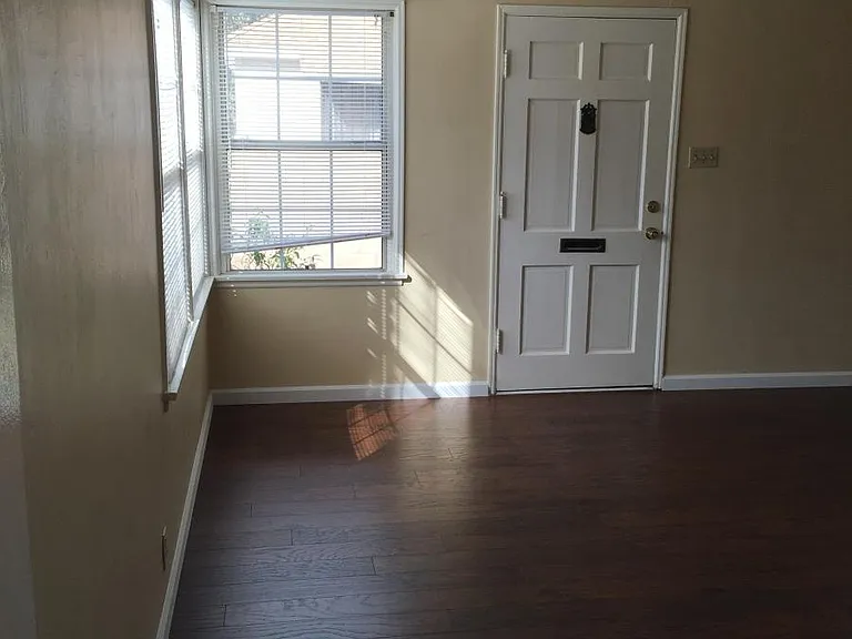 2530 Termino Ave — Photo 4
