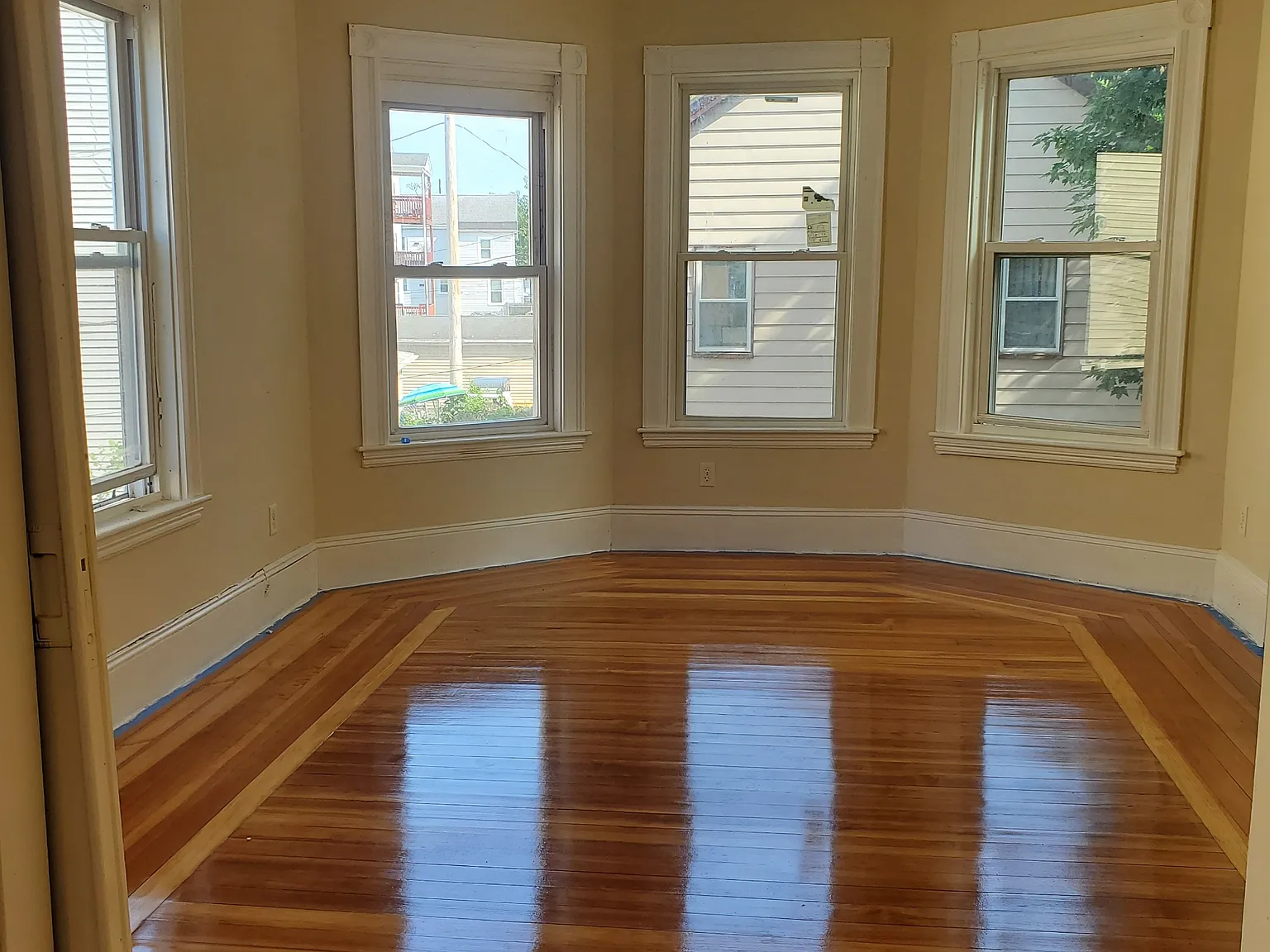 3 bed, 1150 sqft, $2,800 — Photo 3