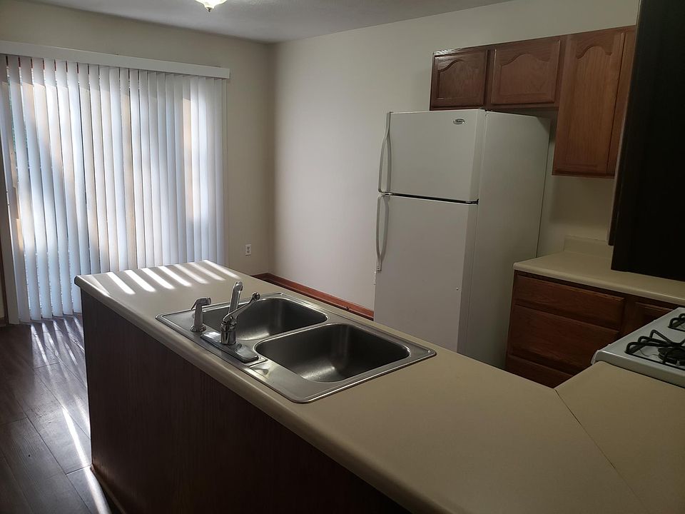 1st image of 166 Lamoreaux Dr NW