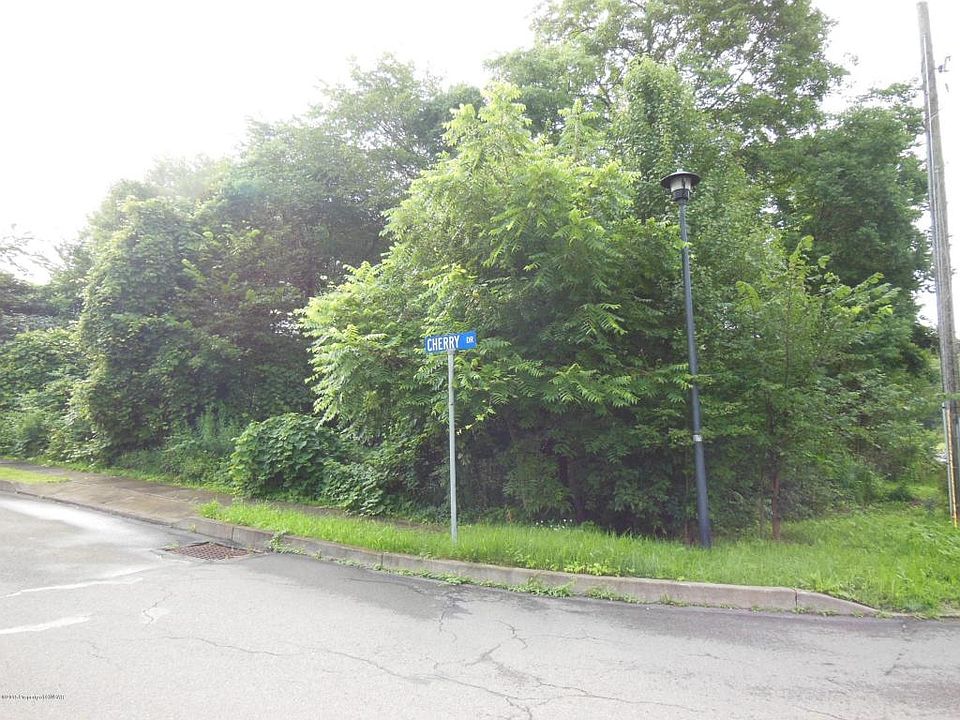 2nd image of 20 Cherry Dr