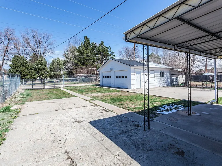 2327 W 6th St — Photo 21