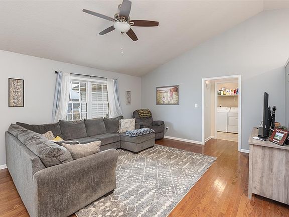 5th image of 60 S Foxhall Ln