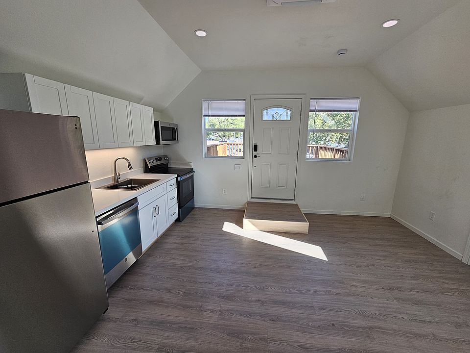 1st image of 415 Henderson St Unit 3