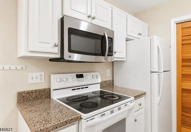 555 Riverside Ave #9 — Photo 9