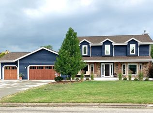 S80W17450 Haven Dr, Muskego, WI 53150
