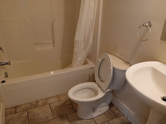 3rd image of 4318 Wallace St #1F
