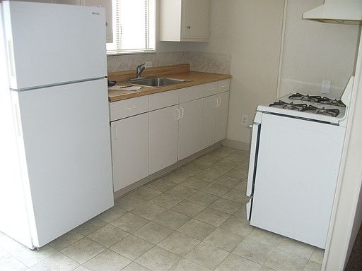 2nd image of 2041 Portola Dr APT C